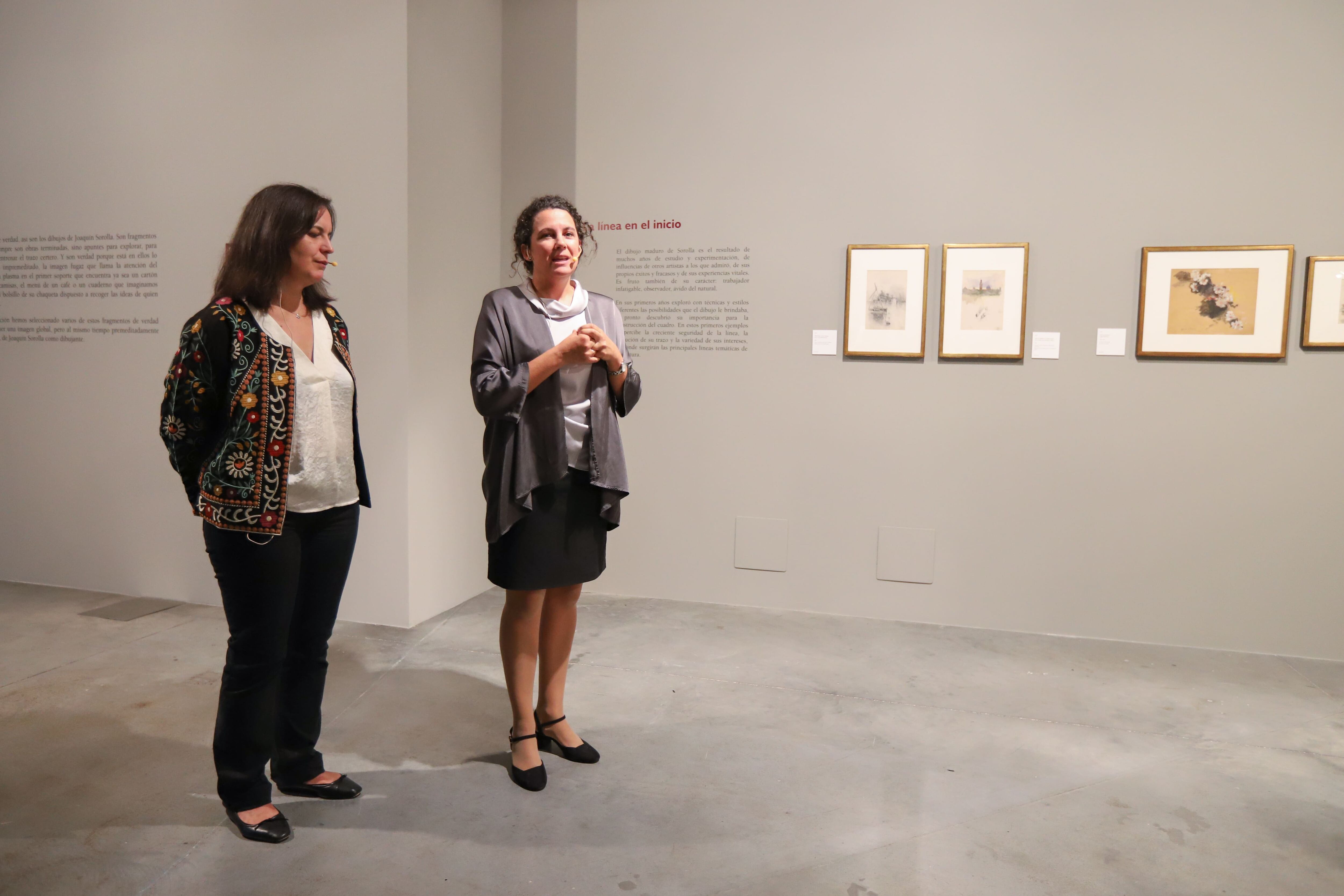 Mónica Rodríguez e Inés Abril durante la inauguración de la exposición ‘Sorolla. Dibujante sin descanso’