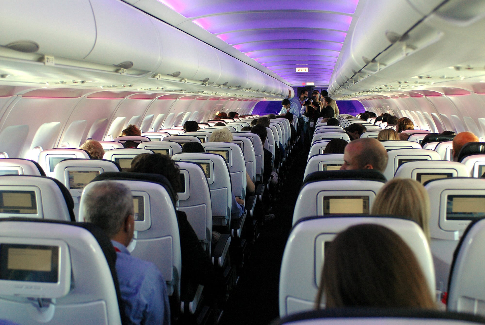 Pasajeros a bordo de un avión.