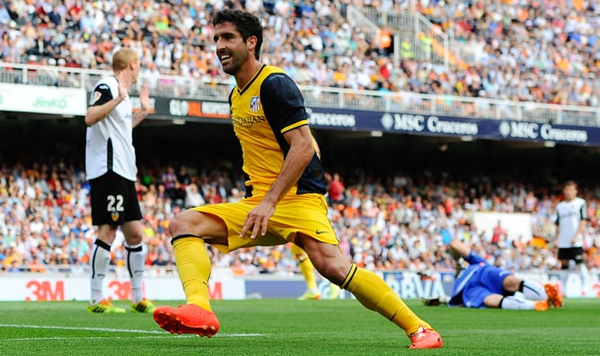 Raúl García celebra el único gol del partido frente al Valencia.