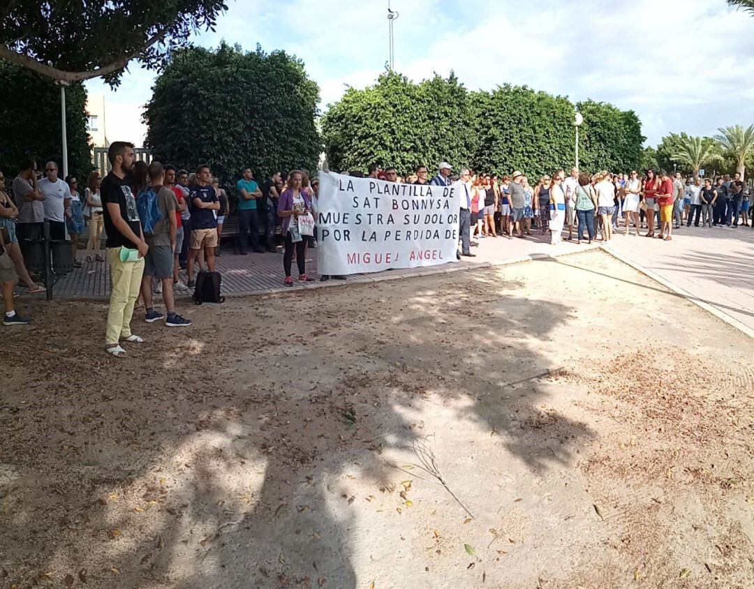 La plantilla de Bonnysa se ha concentrado hoy en solidaridad con el trabajador fallecido por supuesto golpe de calor.
