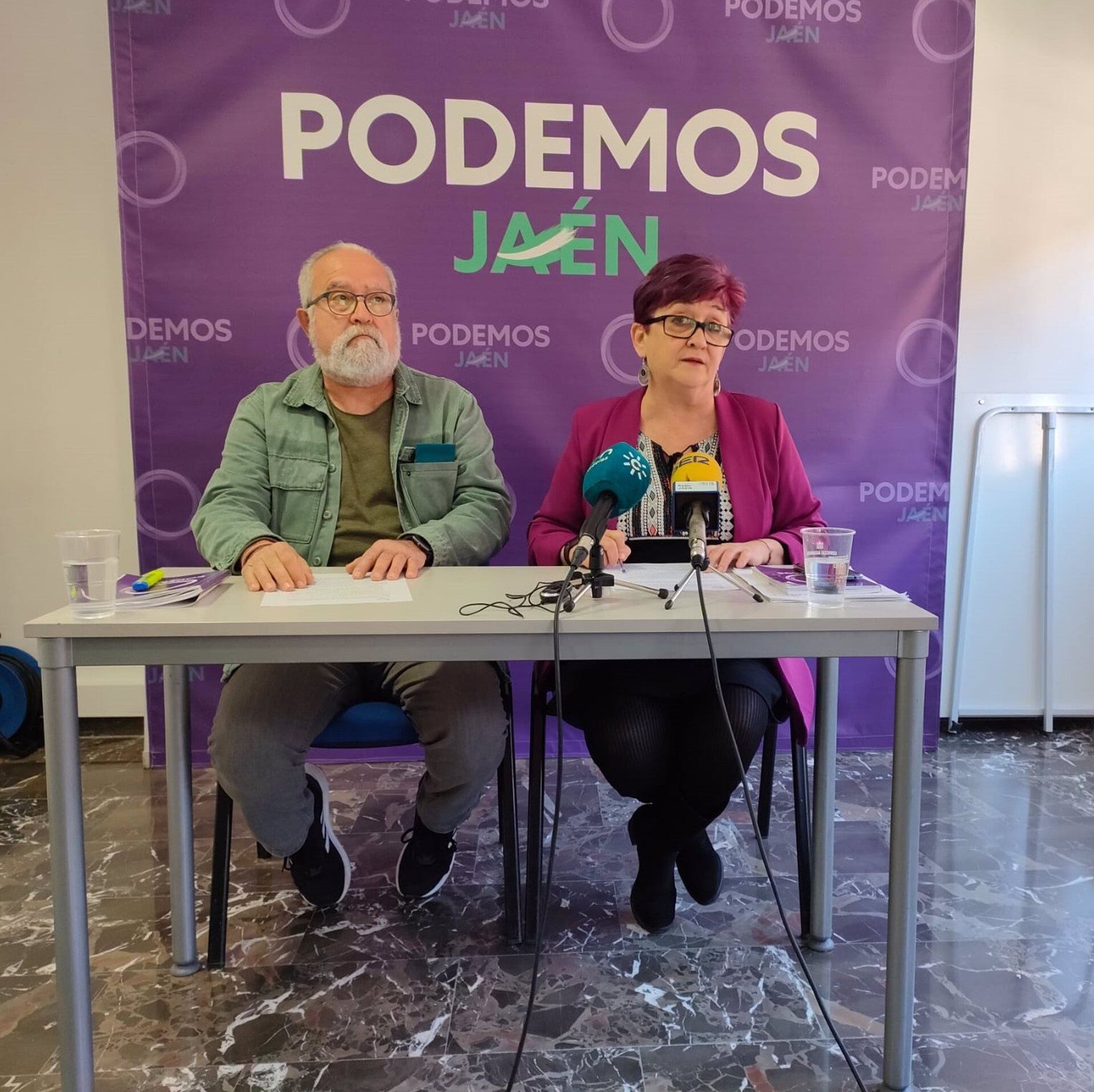 15/03/2023 La responsable provincial de Podemos en Jaén, Lola Rodríguez, junto a Andrés Gómez.
POLITICA 
