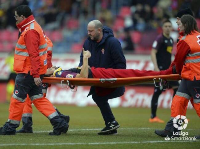 Molinero se tuvo que retirar en camilla.