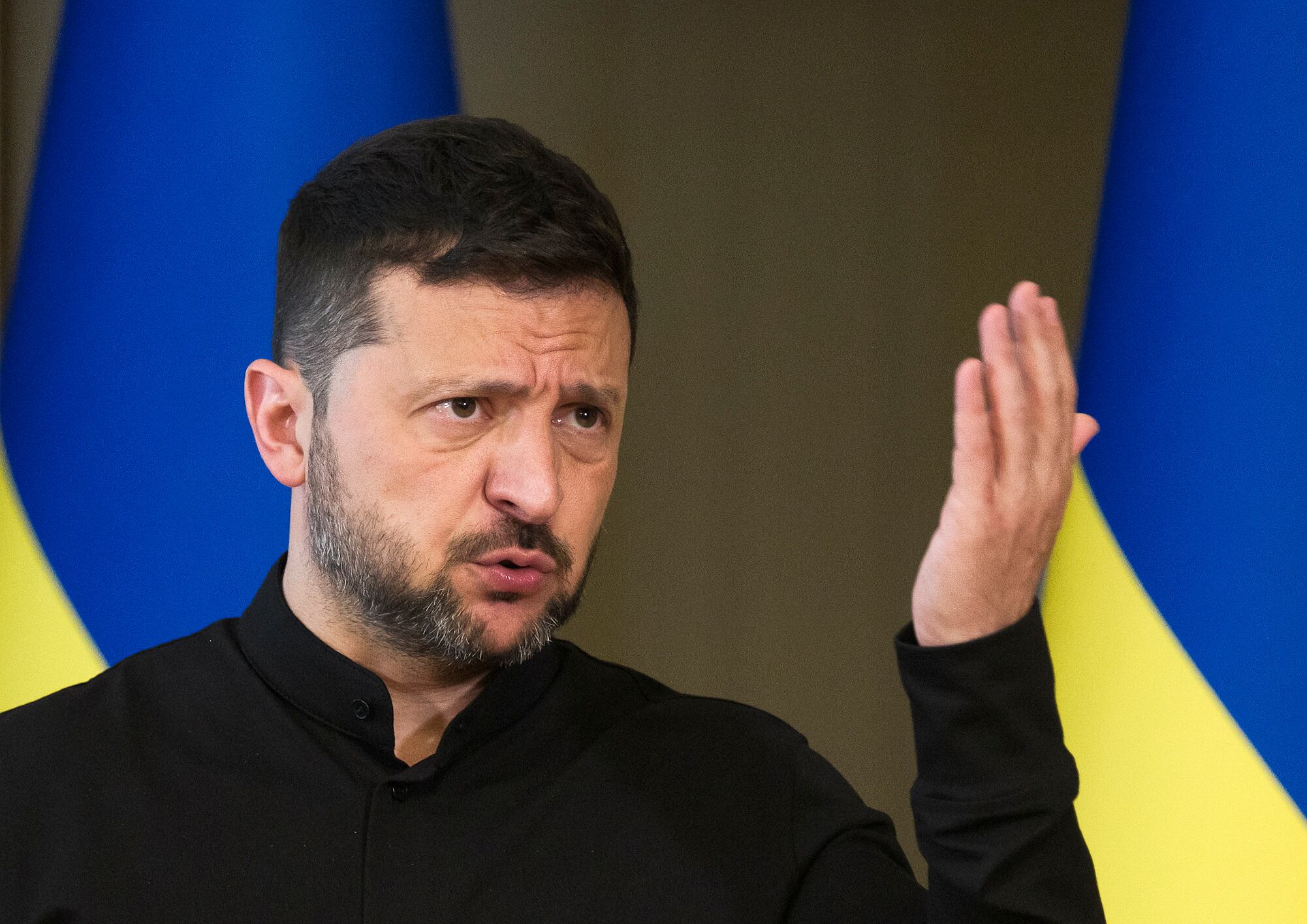 KYIV (Ukraine), 13/05/2025.- Ukrainian President Volodymyr Zelensky addresses a press conference in Kyiv, Ukraine, 13 May 2025. 'I value the Nordic-Baltic Eight countries' support for my readiness to meet personally with Putin in Turkey on 15 May 2025. We are ready for such direct diplomacy to put an end to killings and advance real peace. And this must certainly be discussed with the person who makes decisions in Russia,' said President Zelensky, according to his statement on X. (Rusia, Turquía, Ucrania, Kiev) EFE/EPA/STRINGER