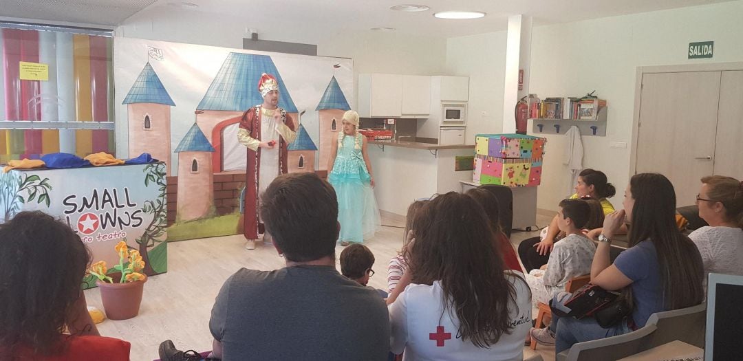 Actividad desarrollada por Small Clowns y Cruz Roja en el Hospital de Jaén.