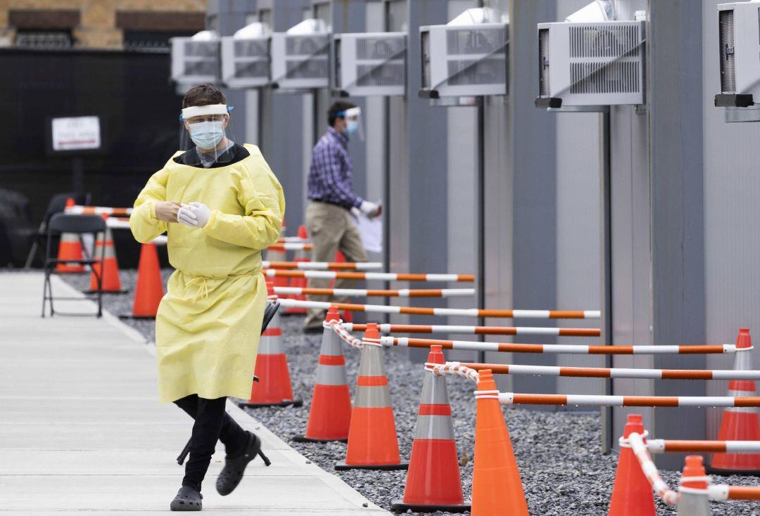 Un trabajador sanitario en Nueva York.