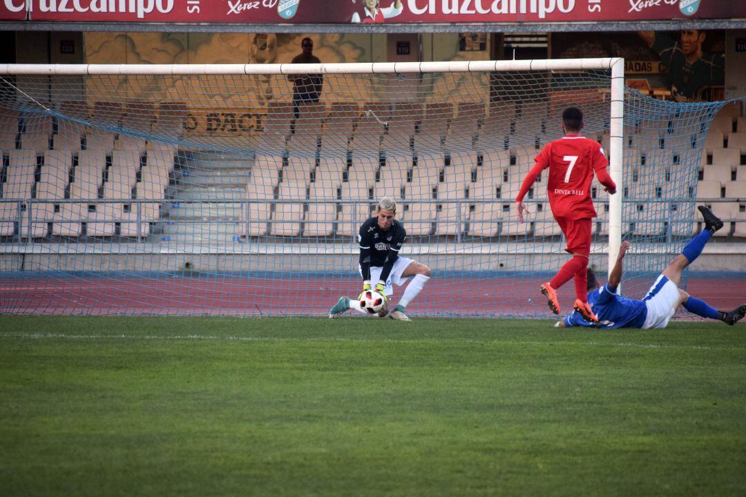Flere durante un partido de liga esta temporada en Chapín 