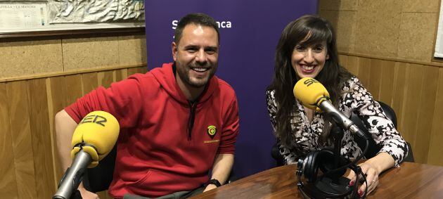 Fernando Carreras y Beatriz Hernández en el estudio central de SER Cuenca.