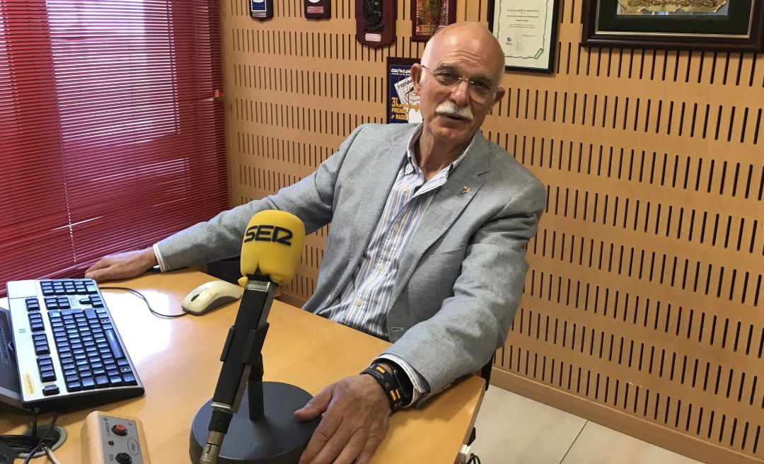 Agustín Rosety durante una entrevista en Radio Cádiz de la Cadena SER.