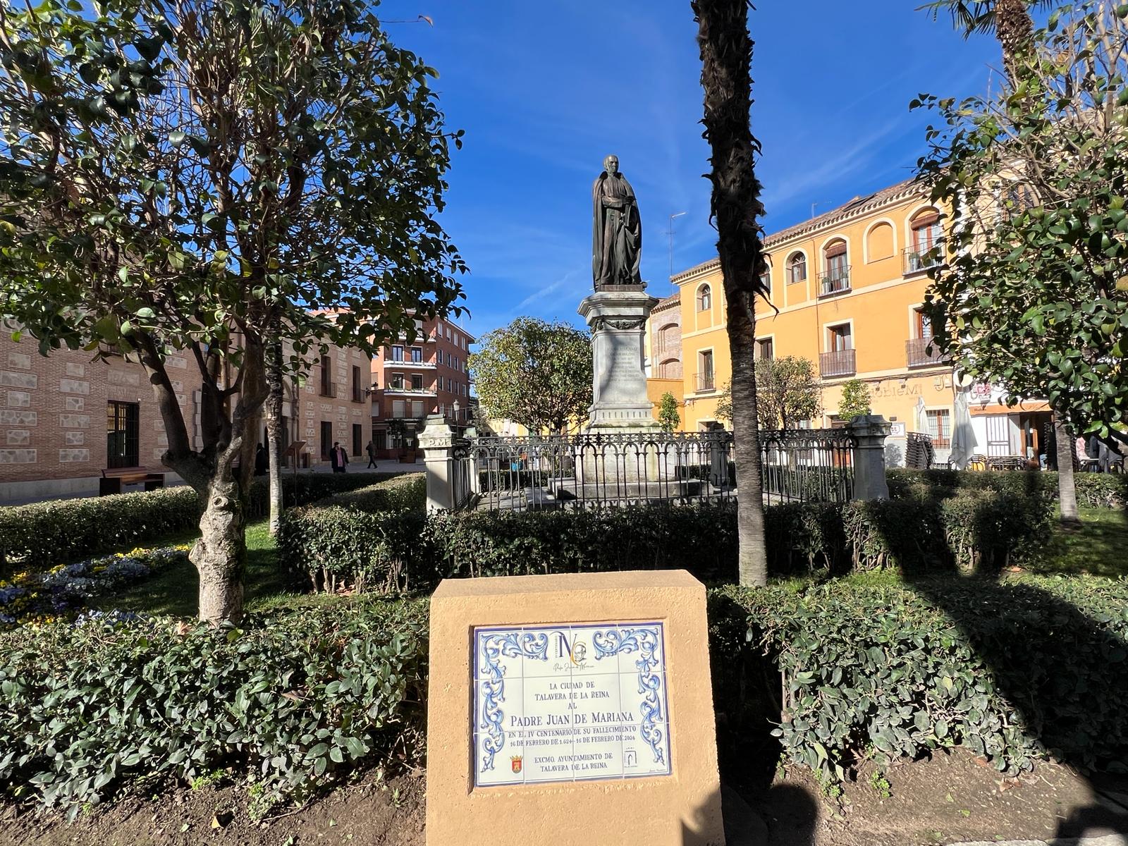 Placa conmemorativa por los 400 años de la muerte de Padre Juan de Mariana / Ariadna Burgos.