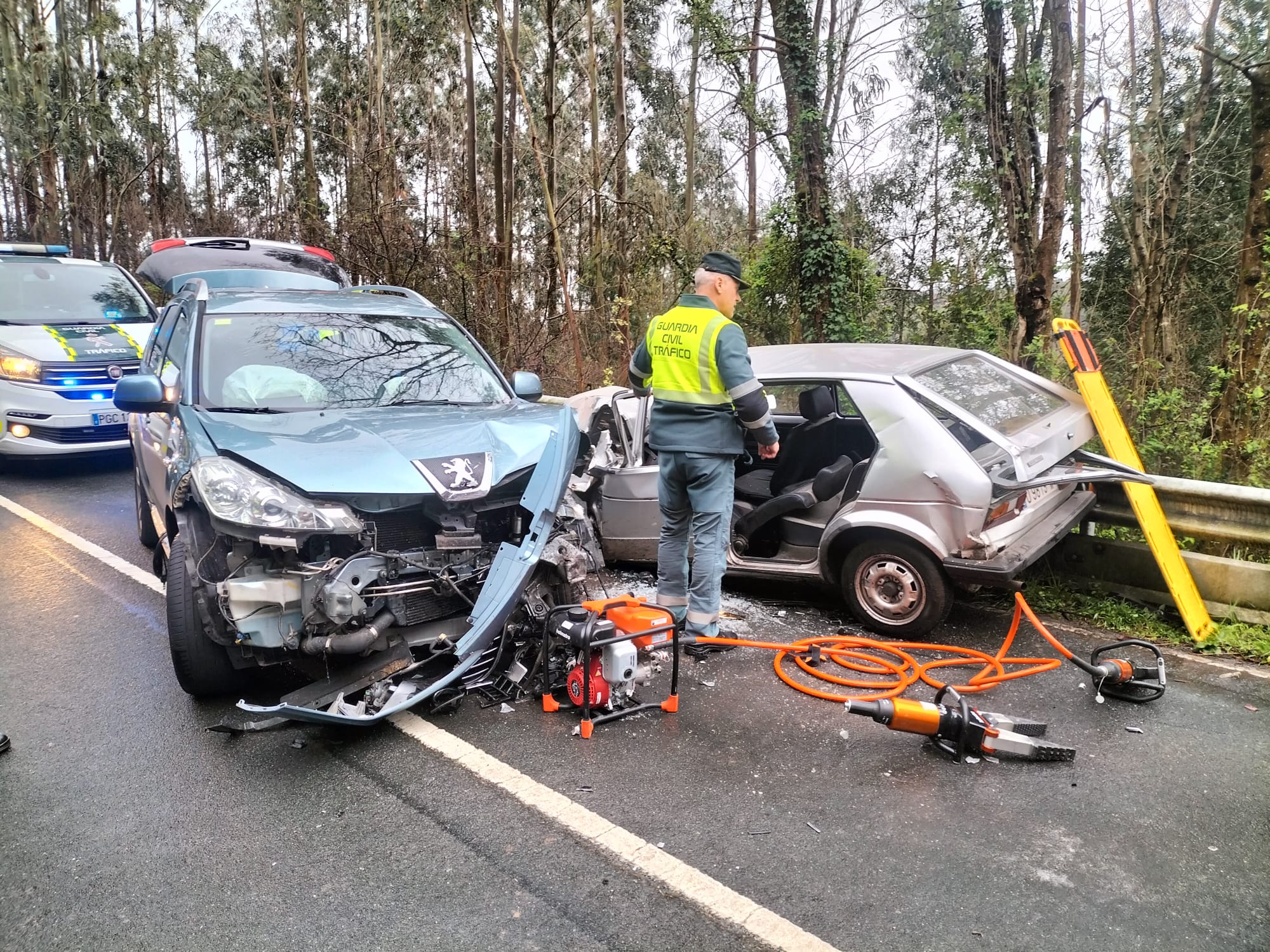 Imagen del accidente de Villaviciosa facilitada por la Guardia Civil.