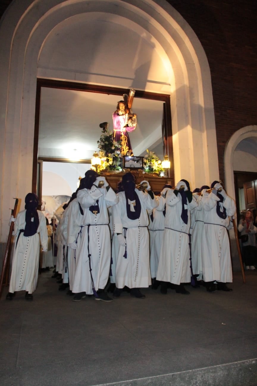 Salida de la imagen de Jesús Nazareno del Silencio