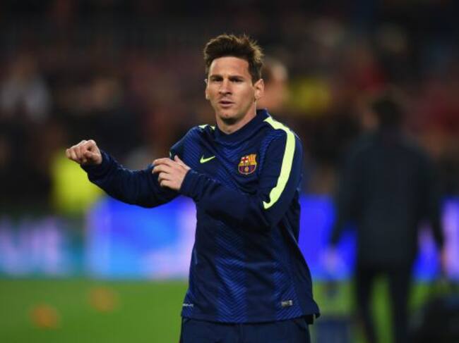 Messi calienta antes del partido ante el City en el Camp Nou