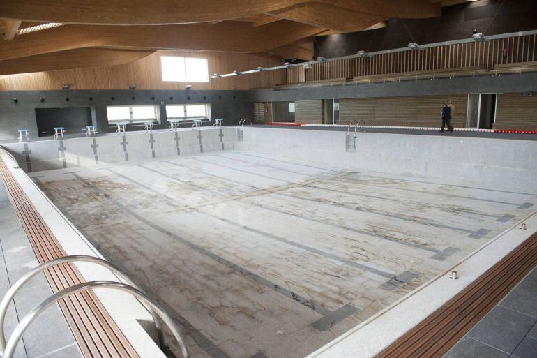 Piscina de Colindres en construcción.