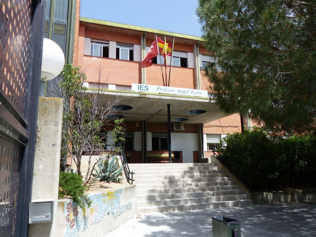 Fachada del IES Ángel Ysern de Navalcarnero