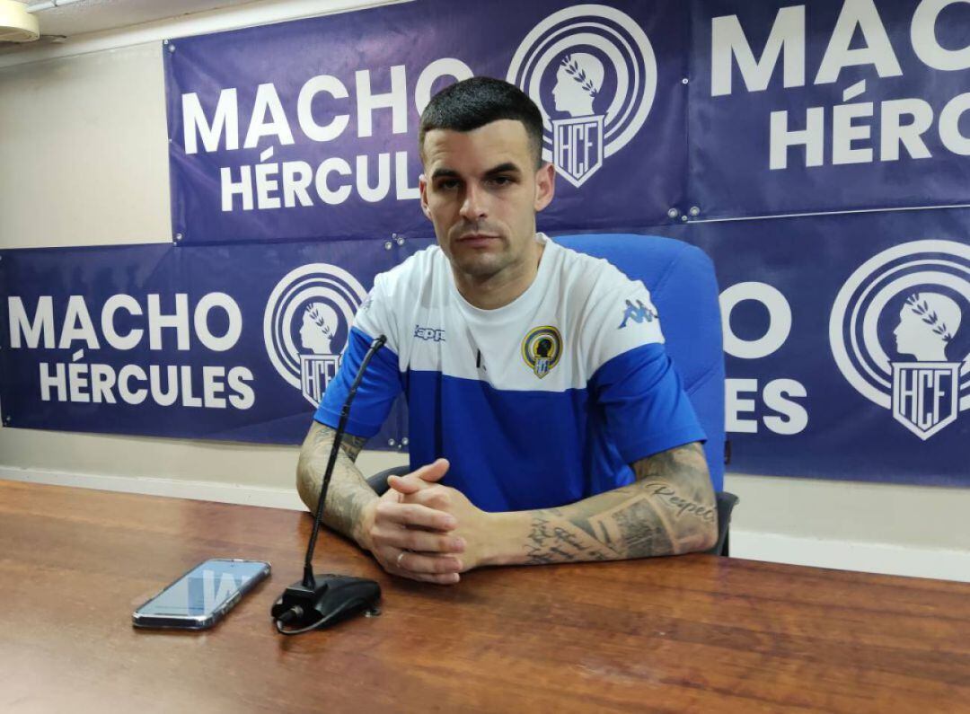 Álex Martínez en la sala de prensa del Rico Pérez