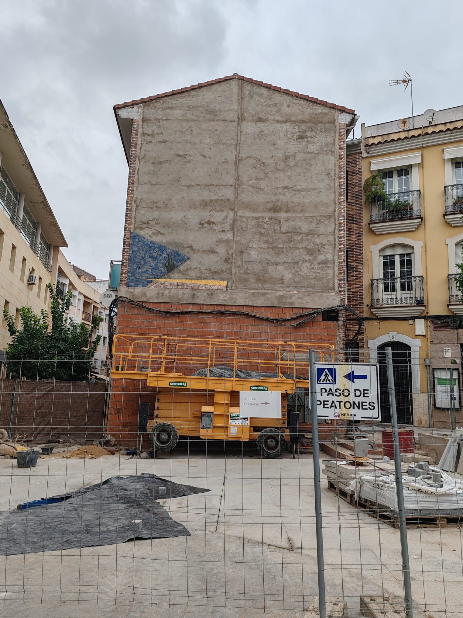 Instalación del Mosaico dedicado a Santa Eulalia en la Puerta de la Villa de Mérida