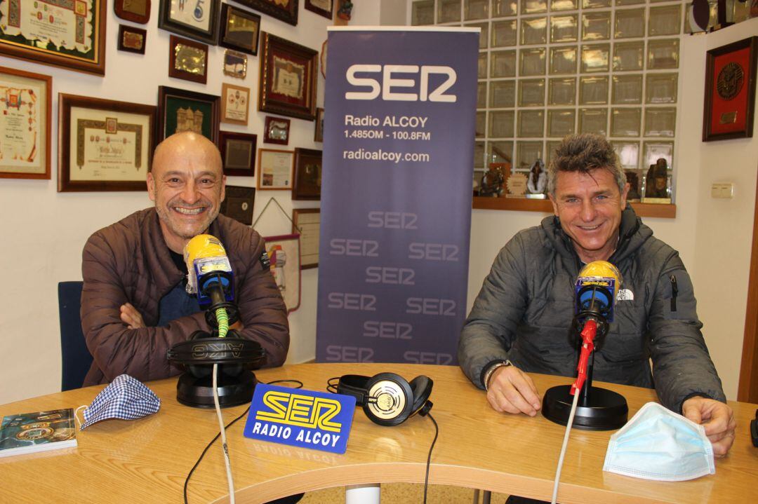 Claudio Sánchez y Roge Giner, en el estudio central de Radio Alcoy