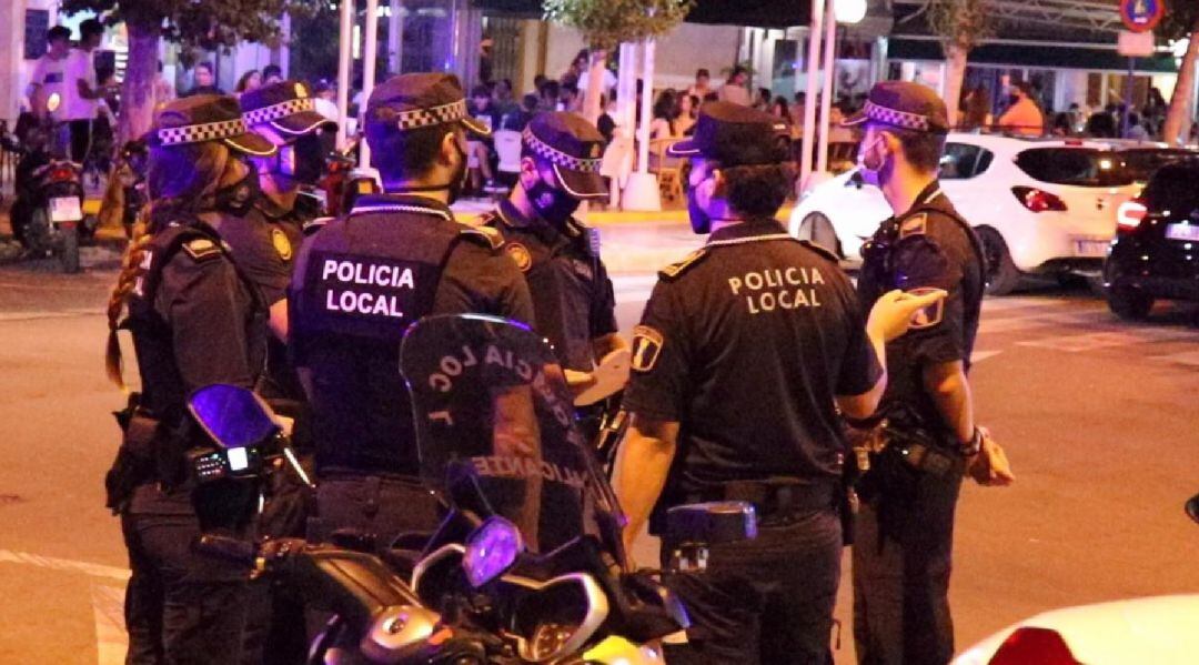 Agentes de la Policía Local durante un dispositivo especial de vigilancia