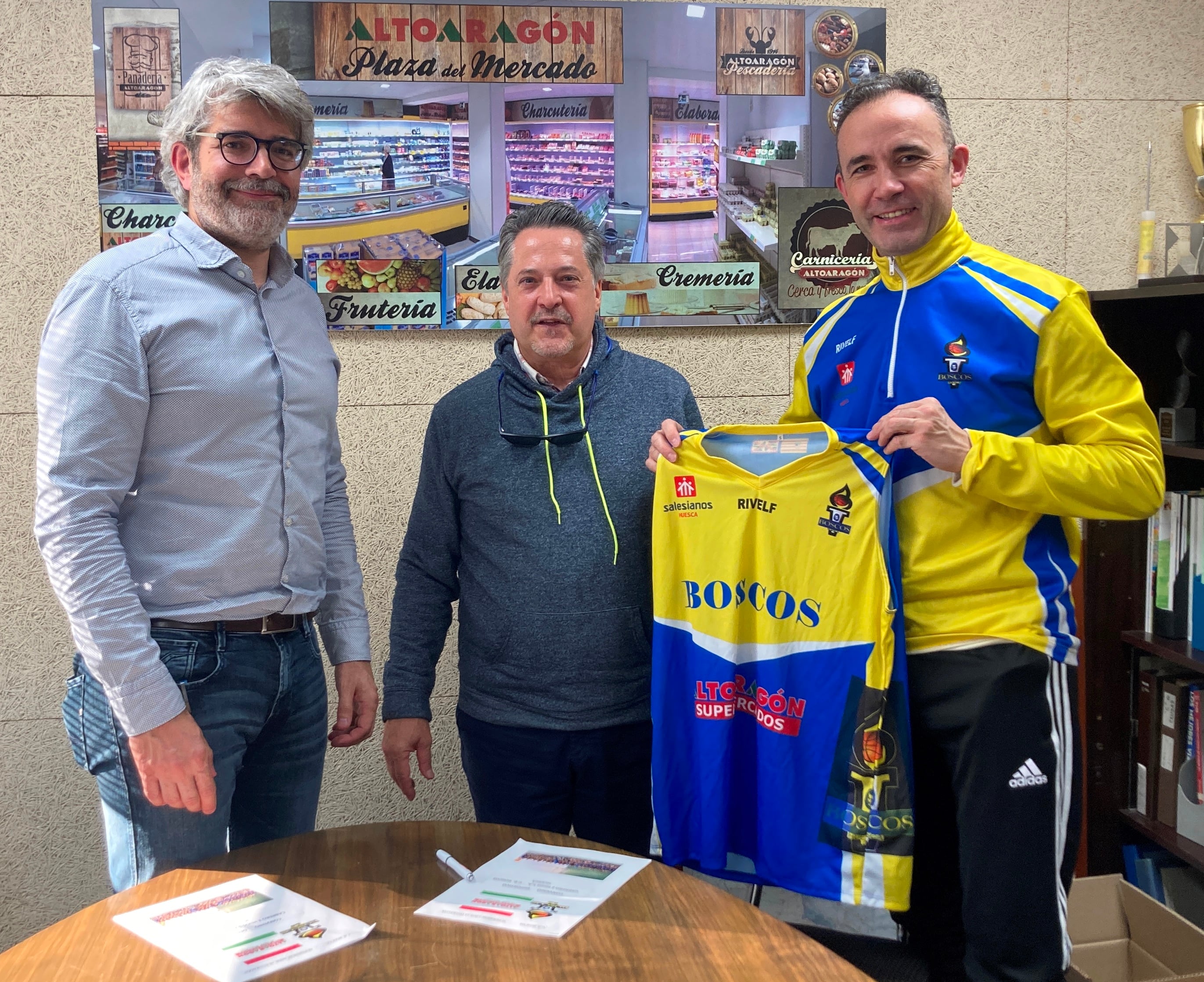 Agustín Cabrero, adjunto a gerencia de Cabrero e hijos; Sebastián Gil, presidente de CB Boscos; y Angel Pérez, entrenador del CB Boscos