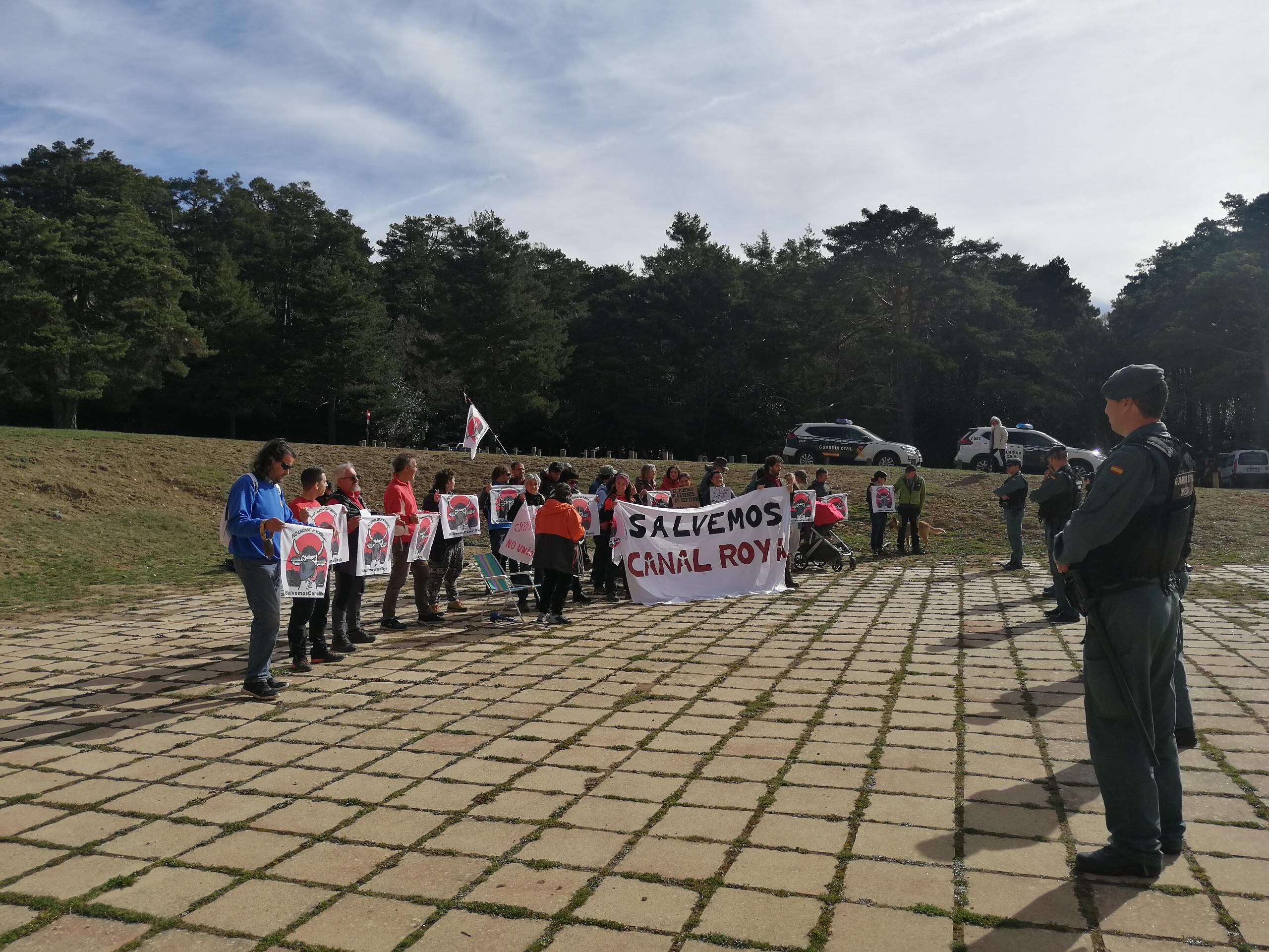 Manifestantes Canal Roya