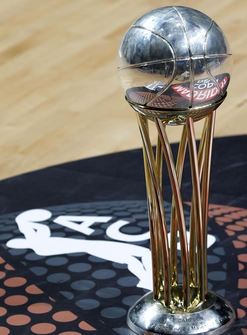 El trofeo de la Copa del Rey de baloncesto