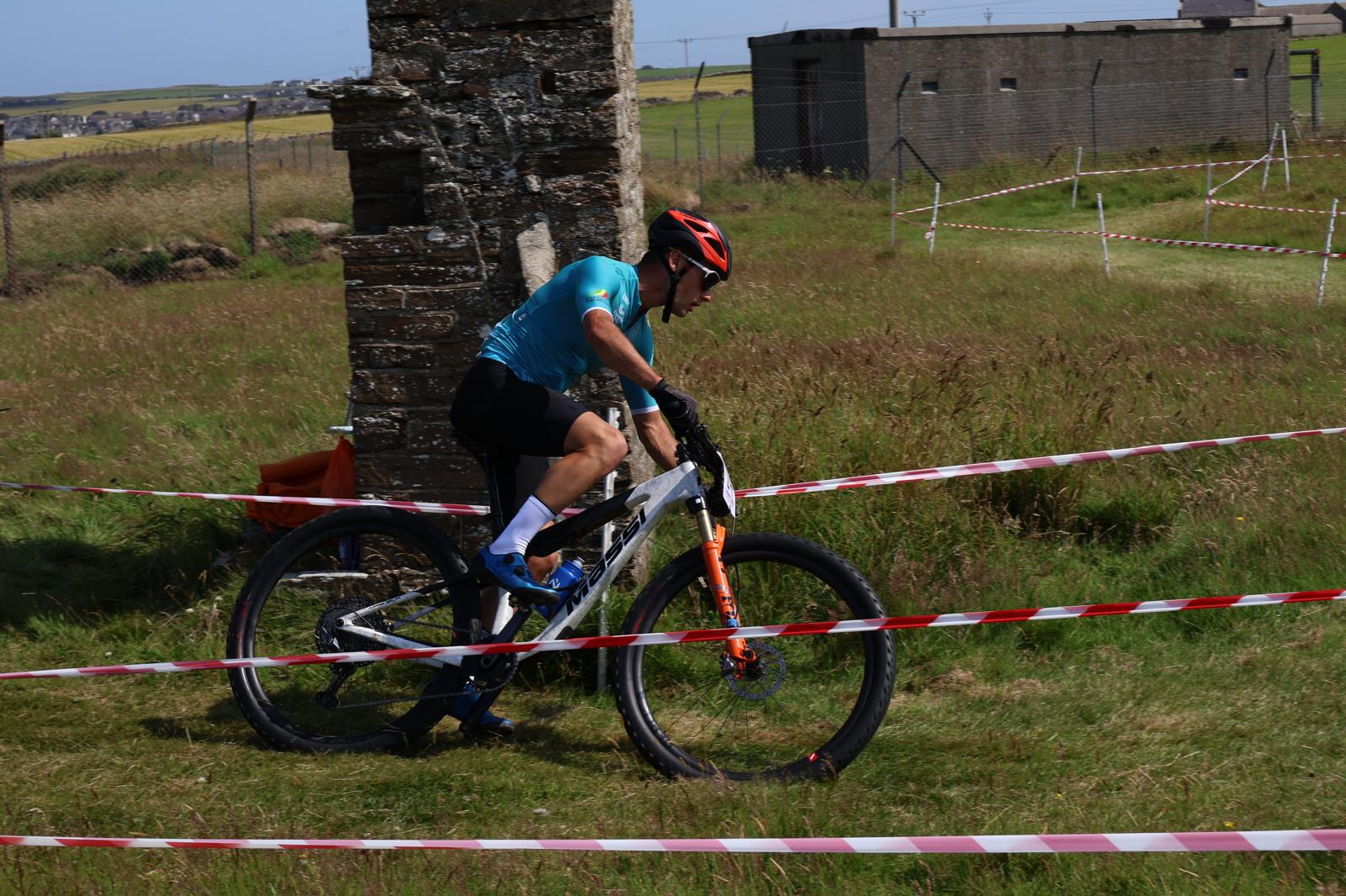 Jaume Bosch va dominar amb solvència la prova de bicicleta de muntanya a Orkney.