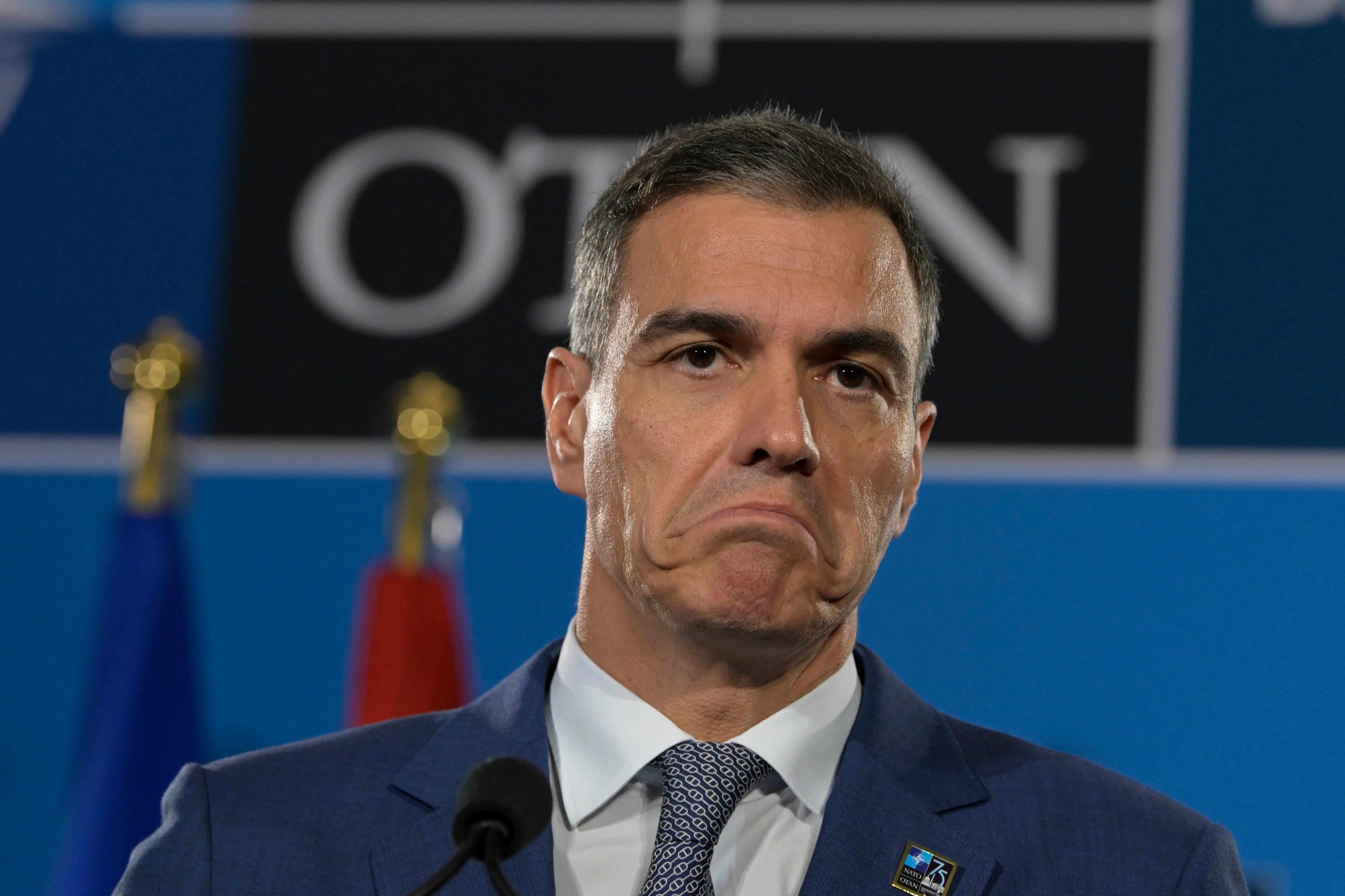 El presidente del Gobierno de España, Pedro Sánchez, en una rueda de prensa tras las reuniones de la OTAN.