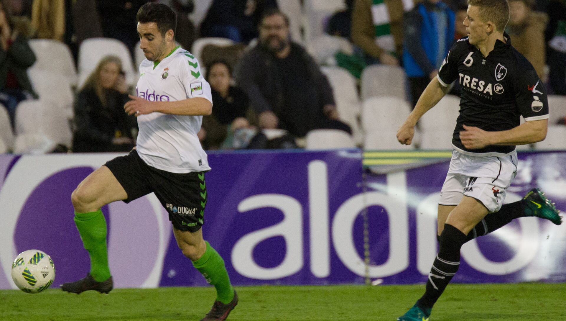 Óscar Fernández, jugando con el primer equipo del Racing.