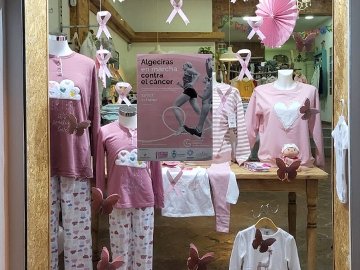 Establecimientos de Algeciras se visten de rosa frente al Cáncer de Mama