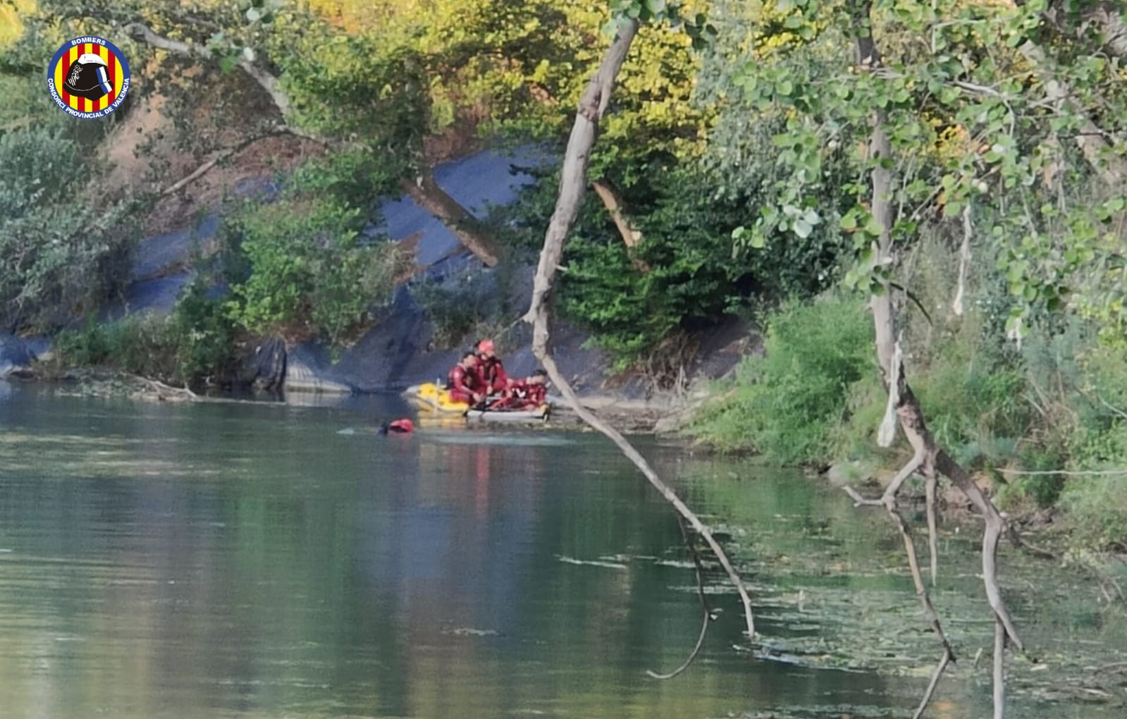 Buscan a un menor desaparecido mientras se bañaba en el río Júcar en Alzira