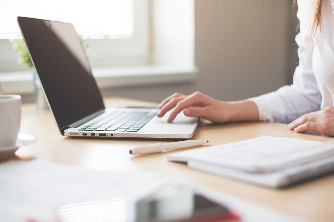 El teletrabajo ha incrementado las tareas domésticas que realizan las mujeres, según el CSIF.