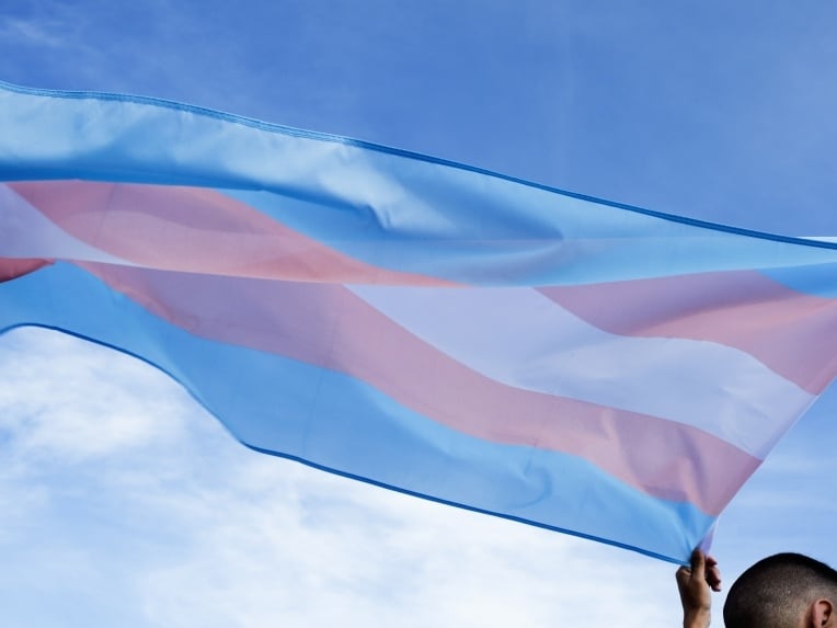 La bandera que representa al colectivo de personas trans 