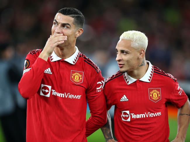 Cristiano Ronaldo y Antony charlan durante su etapa en el Manchester United