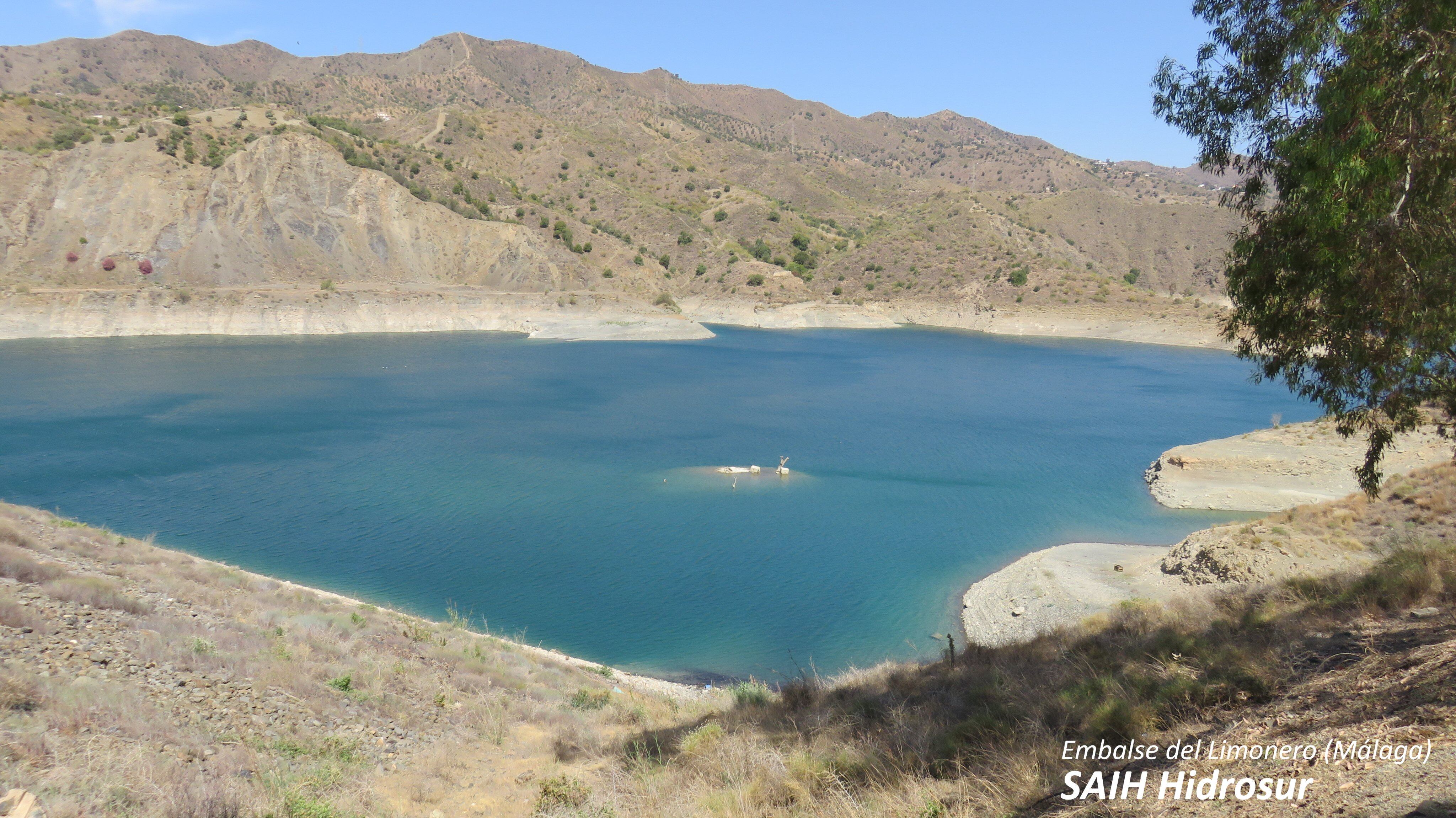Una de las construcciones que estaban en el fondo del pantano del Limonero