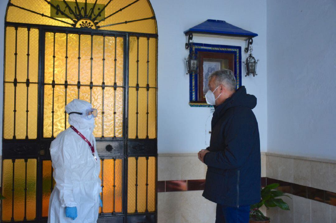 Ruiz Boix en una visita a la residencia.