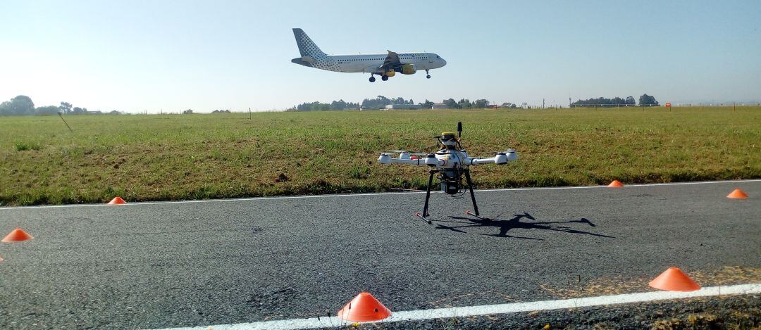 Prueba de drones en el aeropuerto de Alvedro