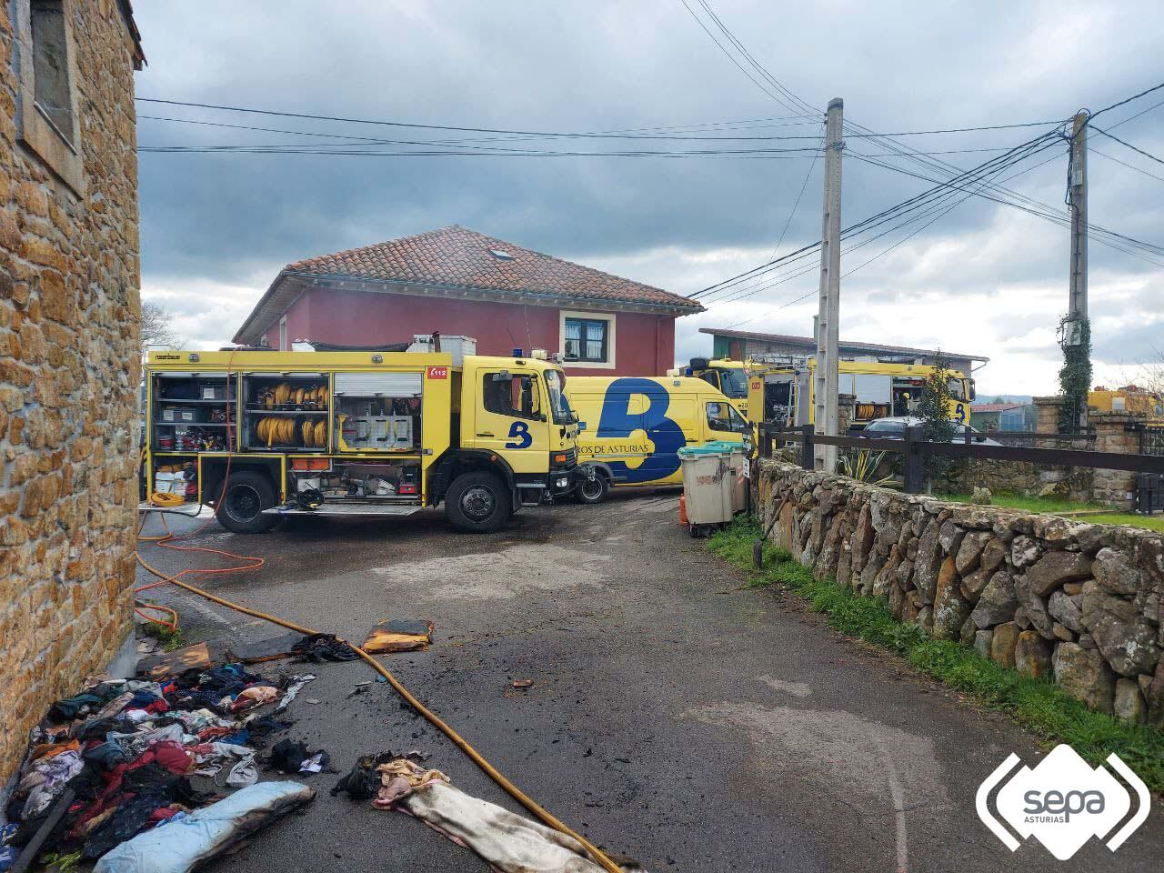 El SEPA moviliza a efectivos de tres parques de bomberos.