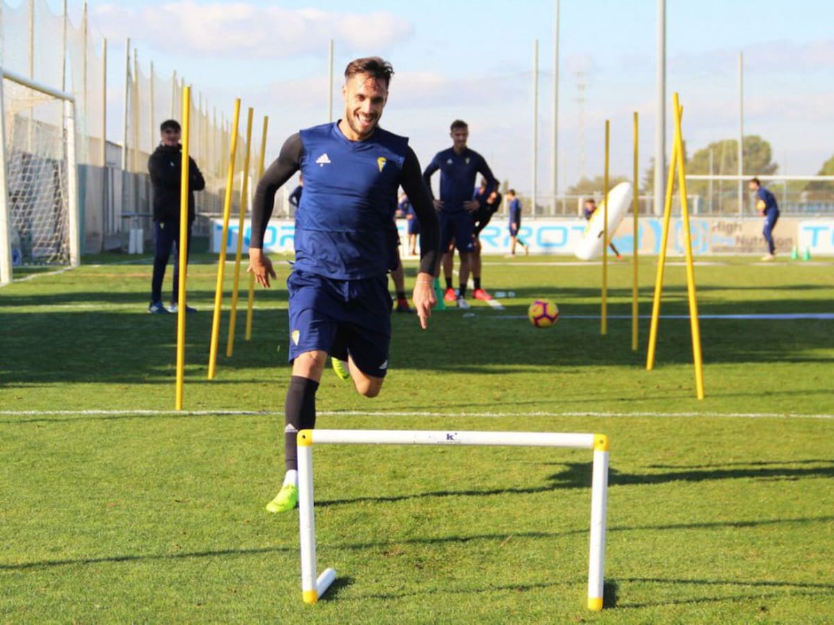 Correa, jugador del Cádiz, detenido por orinar en un aparcamiento y dejar inservible un cajero