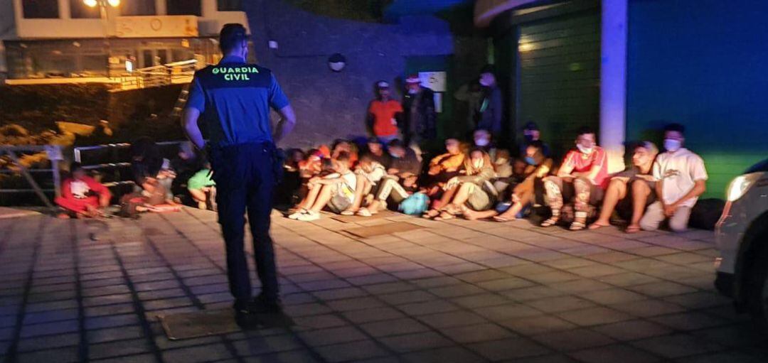 Imagen tomada tras el rescate de la patera