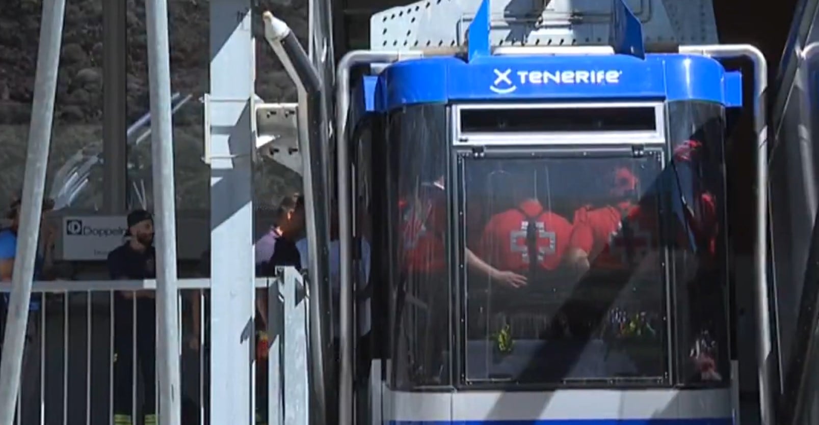 Evacuadas casi 30 personas de la base superior del Teleférico del Teide en Tenerife.