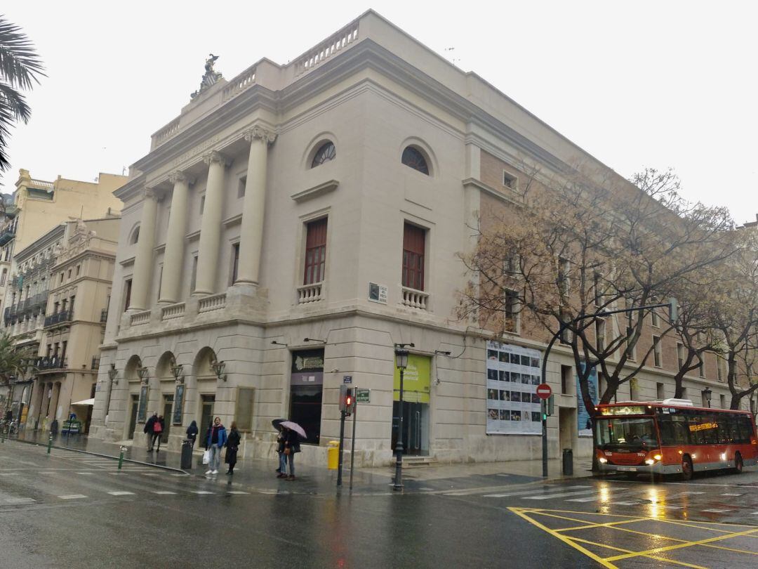 Fachada sin andamios del Teatro Principal de València