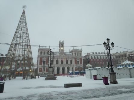 Plaza Mayor de Valladolid tras la nevada que ha dejado la borrasca Filomena