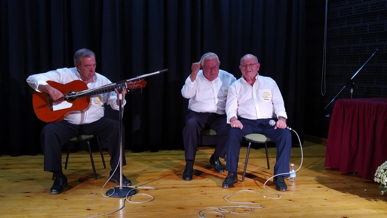 José Bermúdez, El Panadero, a la guitarra acompañado a Taxista y Levantino al cante. La Arboleja 2022.