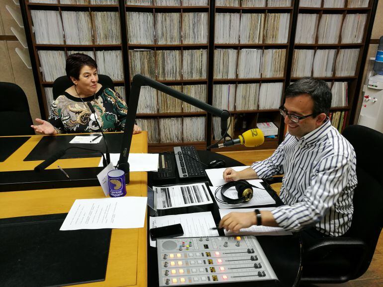La alcaldesa Clara Luquero esta mañana en los estudios de Radio Segovia