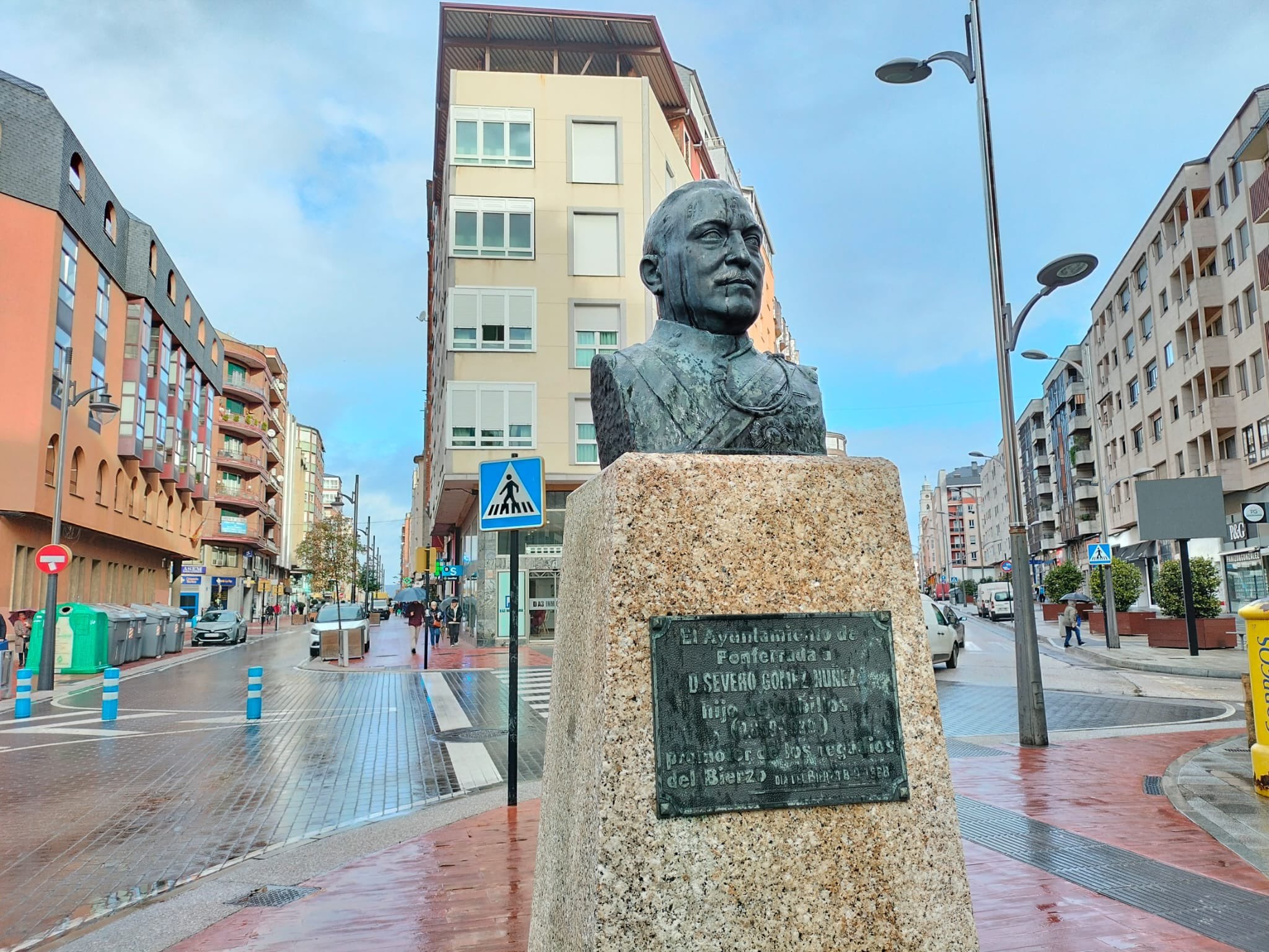 Busto de Gómez Núñez