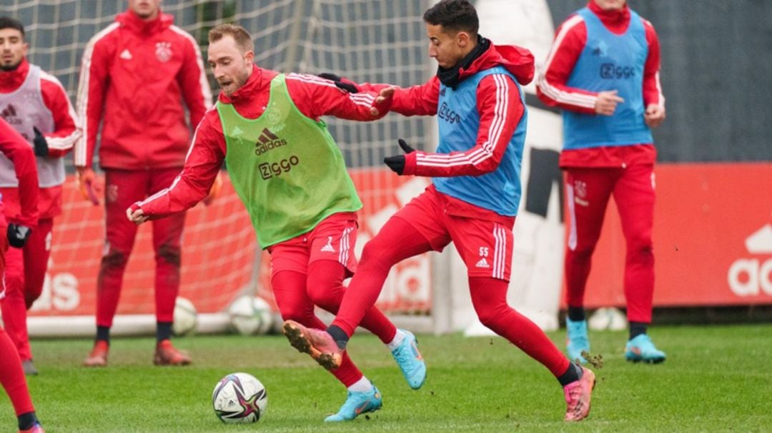 Eriksen entrena con los jugadores del filial del Ajax