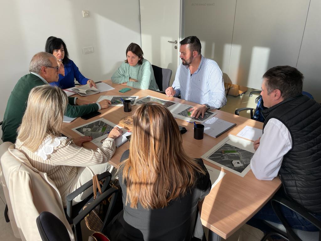 Reunión del Ayuntamiento de Fraga con la directora general de PatrimonioCultural, Gloria Pérez.