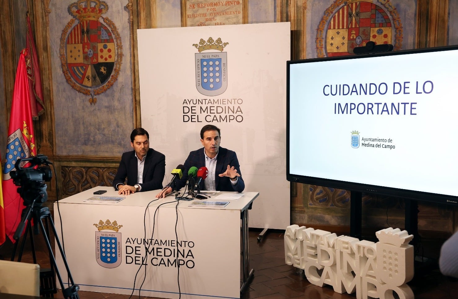 Luis Carlos Salcedo, concejal de Hacienda, y Guzmán Gómez, alcalde de Medina del Campo