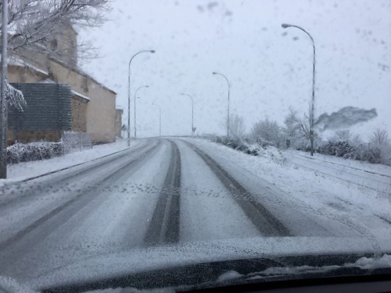 La nieve complica la circulación en varios tramos de carreteras en la provincia