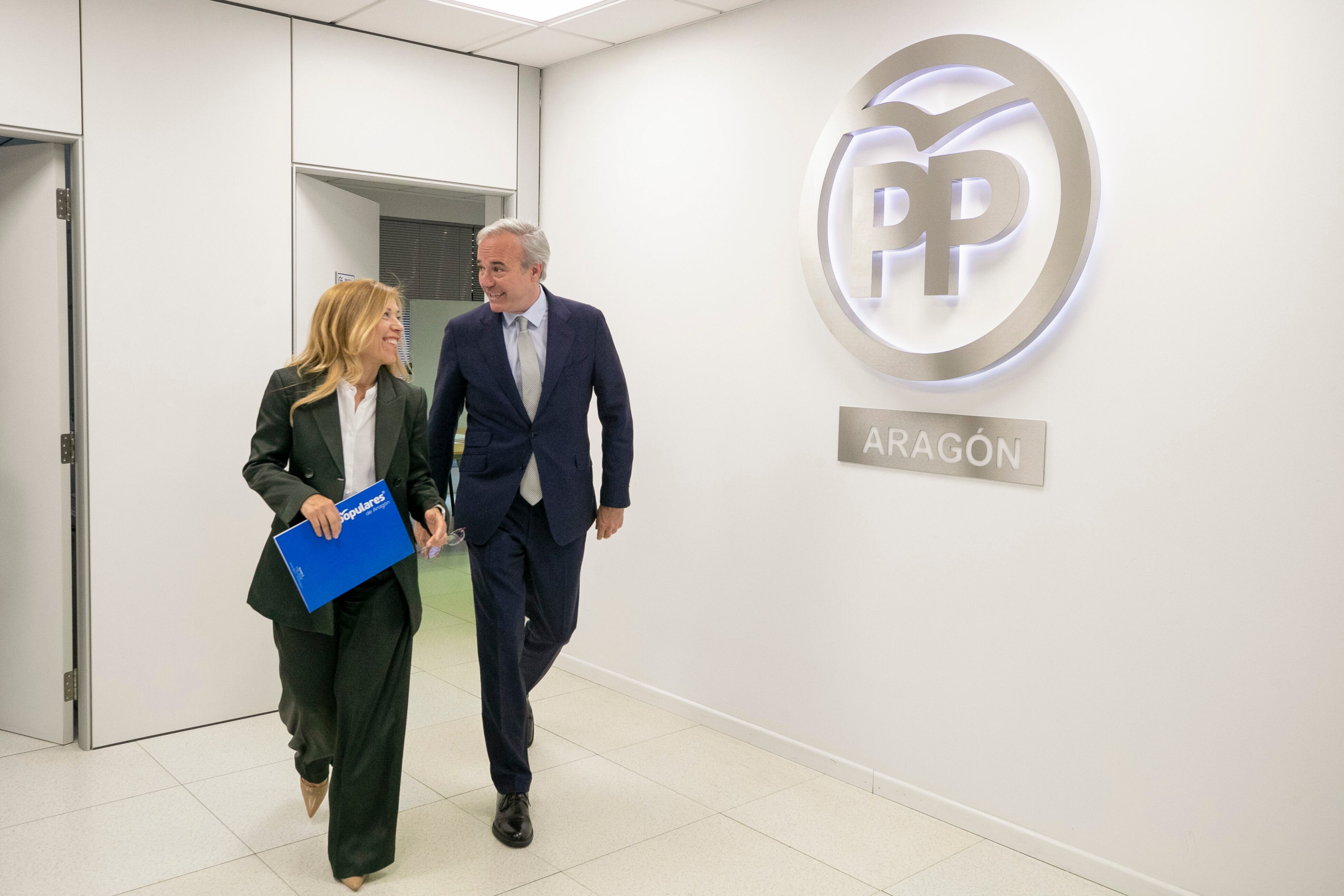 El líder del PP en Aragón, Jorge Azcón, y la secretaria general del partido, Ana Alós. EFE/Javier Cebollada